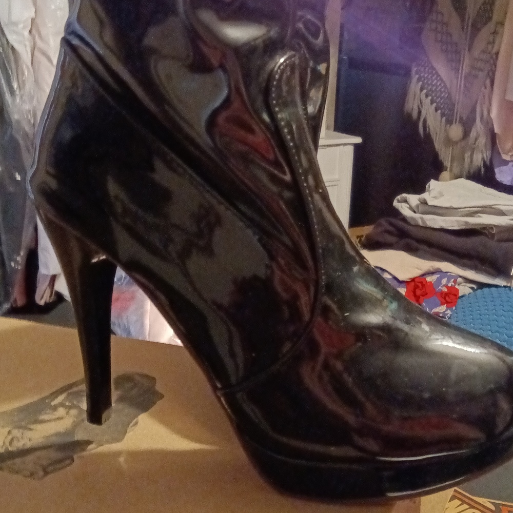 Boots - Picture 5 of 10